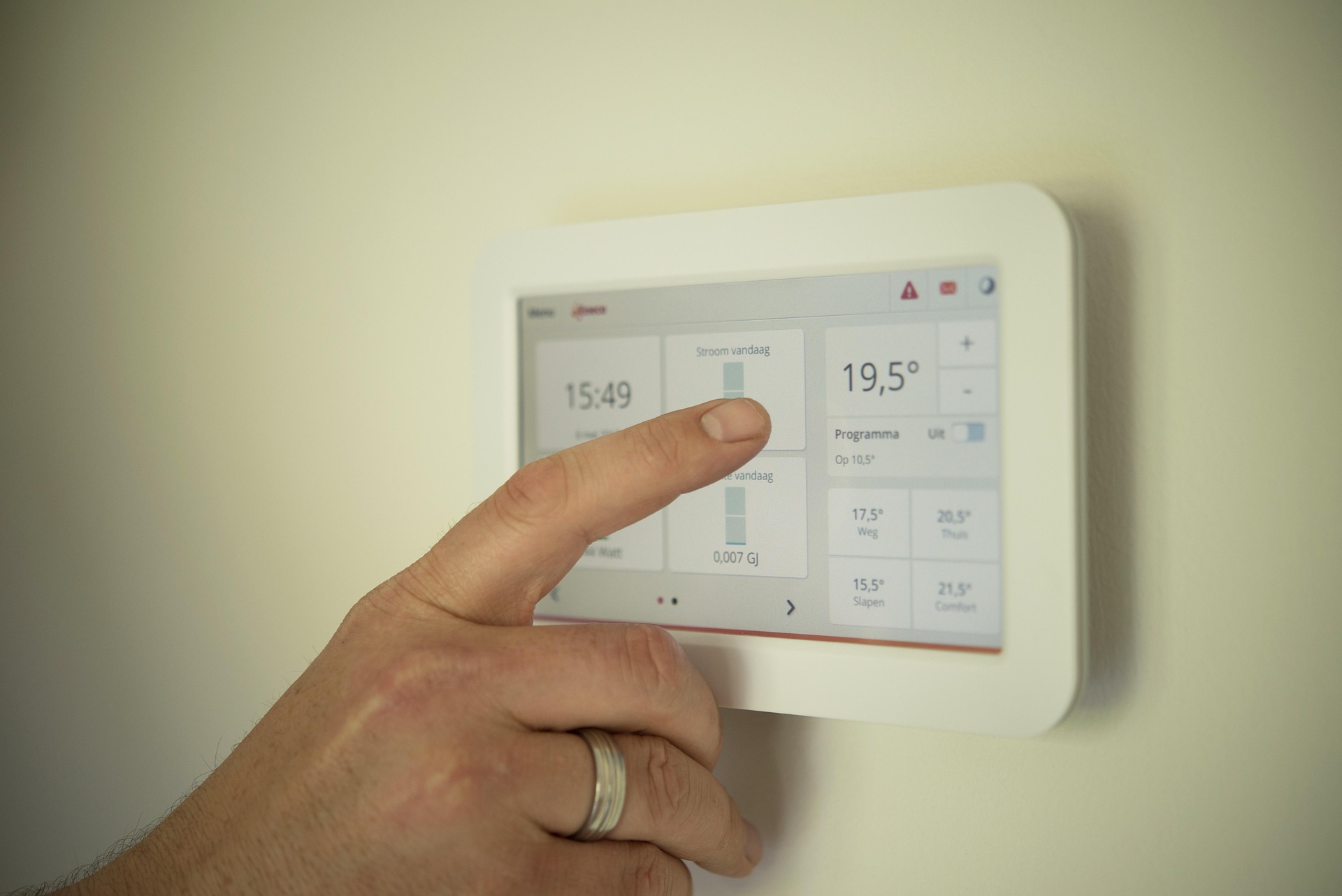 Building automation control touchscreen